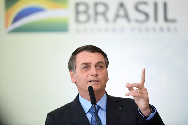 Bolsonaro insinúa que las ONG son responsables de incendios en la Amazonia