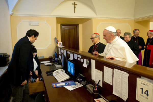 Naturalidad del papa Francisco llenó de anécdotas su primer año