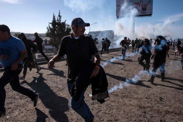 EEUU amenaza con cierre 'permanente' de la frontera y defiende el uso de gases en los disturbios
