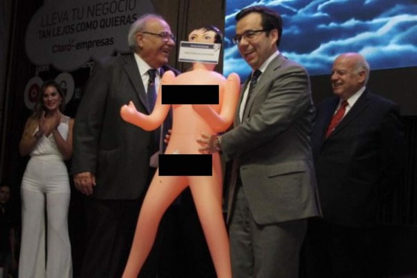 La muñeca inflable que escandaliza a Chile