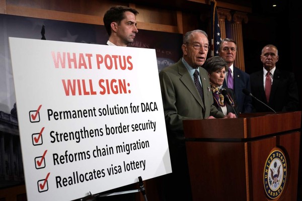 Senadores alcanzan un acuerdo bipartidista sobre inmigración