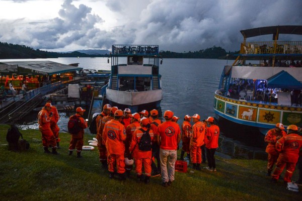 Al menos seis muertos en naufragio de embarcación turista en Colombia