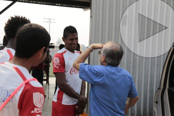 Chelato Uclés no reconoce a Carlo Costly