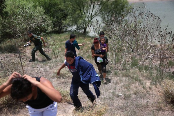 Denuncian adelantos de audiencias de niños migrantes en EUA