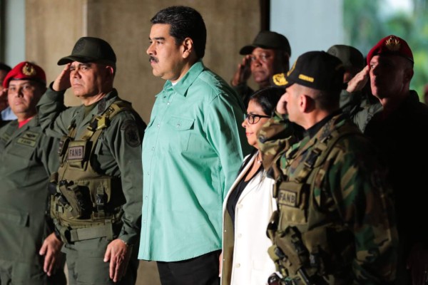 Maduro llama a militares a preparar 'despliegue' ante amenazas de Trump y Duque