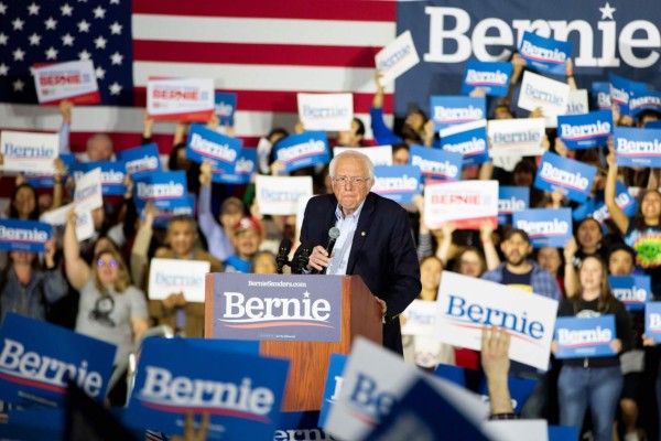 Bernie Sanders se retira de la carrera presidencial de EEUU