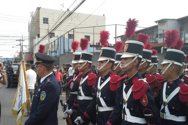 El desfile por la Tercera Avenida de San Pedro Sula.