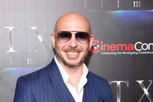 Pitbull actuará junto a personal de emergencia en los Latin Grammy 2020