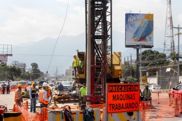 Instalan primer pilote de puente a desnivel en la intersección de El Zapotal