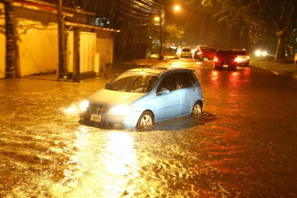 Lluvia causa inundaciones en San Pedro Sula
