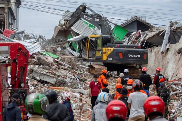 Ascienden a 46 los muertos del seísmo en Indonesia central