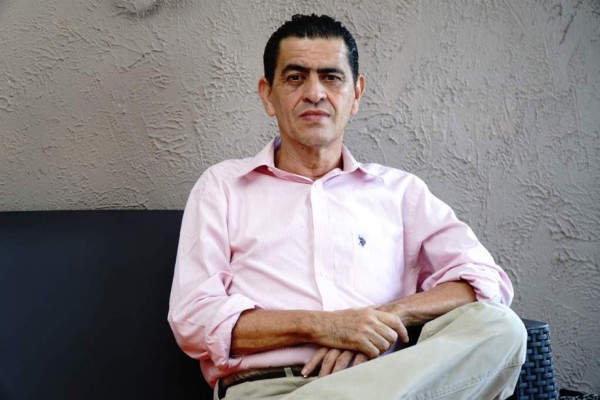 Familia del comunicador Gustavo Ardón solicita ayuda tras ser hospitalizado