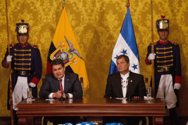 Presidente de Honduras se reúne con Correa en Ecuador