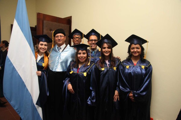 Universidad de San Pedro Sula gradúa a más de 200 profesionales