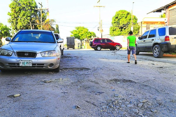 Rebalse de aguas negras afecta a 1,700 familias en la colonia Santa Martha