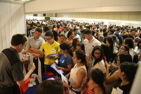 Feria educativa de EUA reúne a más de 3,000 jóvenes del valle