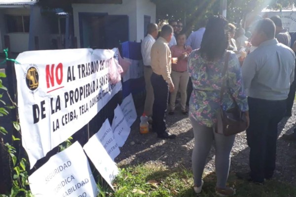 Abogados y empresarios se toman oficinas del IP en La Ceiba