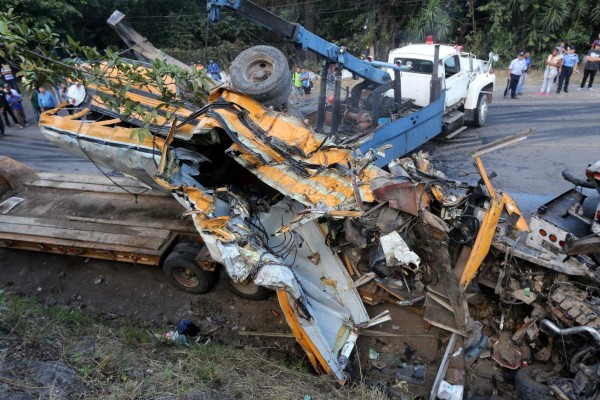 Conductor de rastra continuará en prisión por accidente que dejó 24 muertos