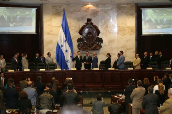 Congreso juramentó a magistrados de la Corte Suprema