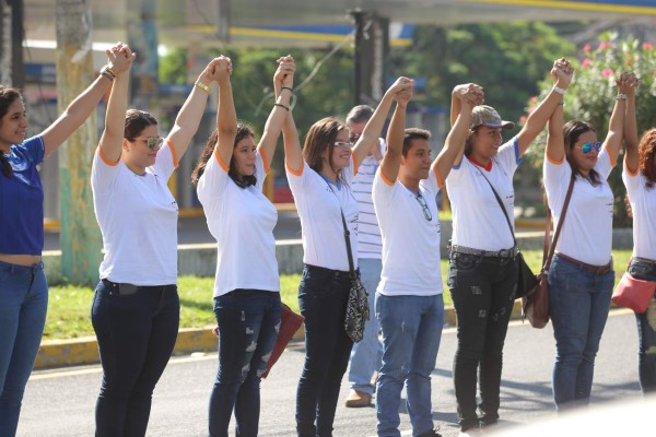 Tomados de la mano, más de 10 mil hondureños le dicen sí a la vida