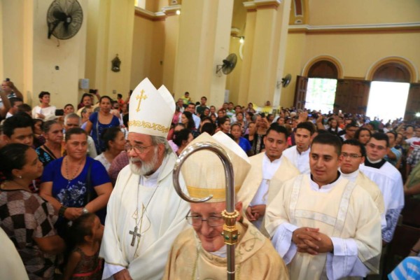 Ordenan a siete nuevos sacerdotes en San Pedro Sula