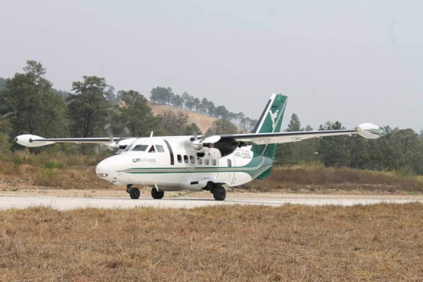 Aterriza primer vuelo comercial en pista de Tela y Gracias, Lempira