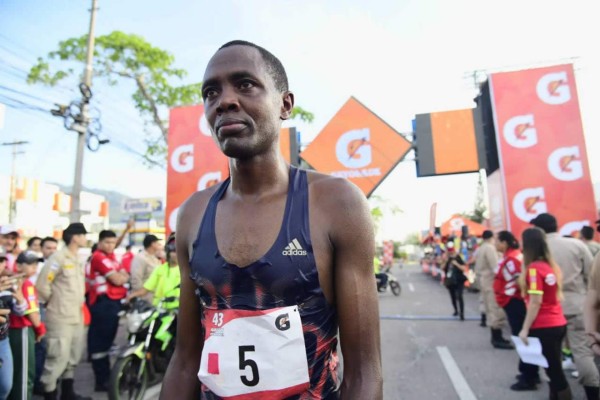 Keniano Elisha Korir ganador de la 43 Maratón Internacional de LA PRENSA