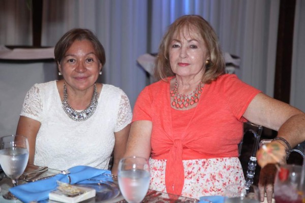 Carmen Gonzales y Roswitha Koehl