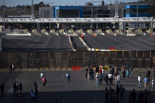 Fuerzas federales mexicanas cercan albergue de migrantes tras disturbios