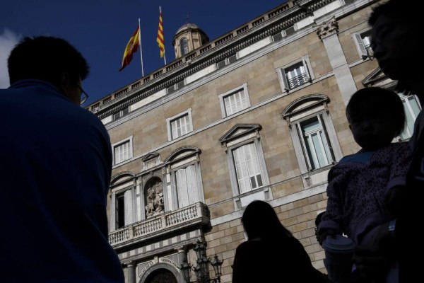 Gobierno español pide a Puigdemont que no haga algo 'irreversible'