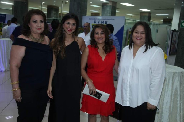 Jeannette Fortín, Ana Ordóñez, Patricia Salem y Leticia Banegas