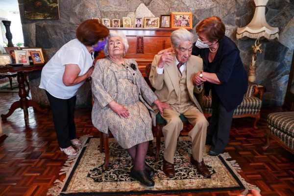 Pareja con 79 años de matrimonio gana Récord Guiness