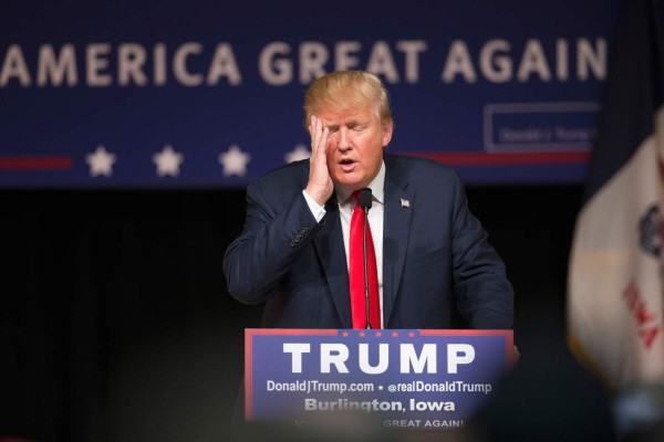 Hispanos son expulsados al interrumpir discurso de Donald Trump en Miami