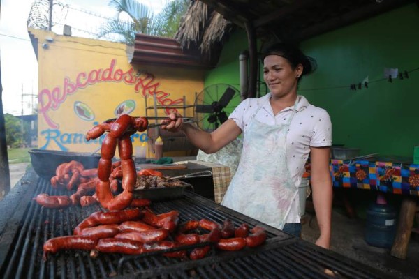 Pescados y Asados Rancho Grande. Está ubicado en la colonia Miravalle, La Entrada Copán. Su horario es de 7:00 am a 10:00 pm.