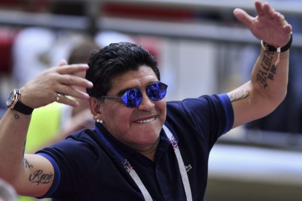 Maradona se ofrece para dirigir gratis a Argentina