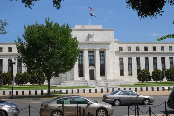 Fed deja sin cambios las tasas de interés