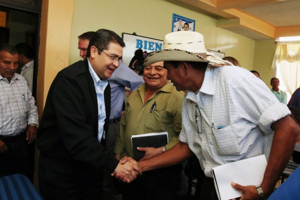 Juan Orlando Hernández anuncia masivo programa de riego