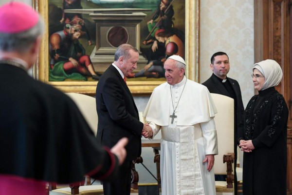Presidente turco se reúne con el Papa en el Vaticano