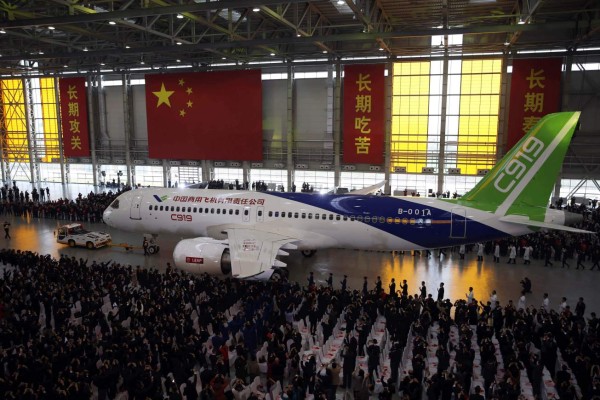 Listo para despegar primer rival chino de Airbus y Boeing