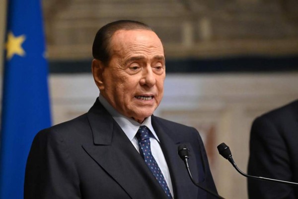 Silvio Berlusconi, hospitalizado de nuevo en Milán