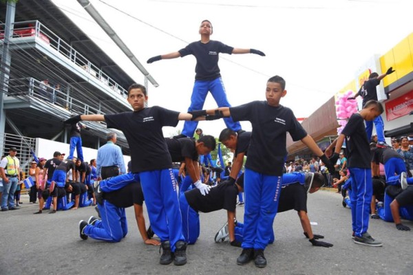 Estudiantes de San Pedro Sula, ovacionados por sus acrobacias