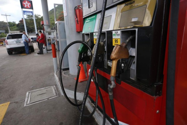Gasolina superior supera los L100 por galón en Tegucigalpa