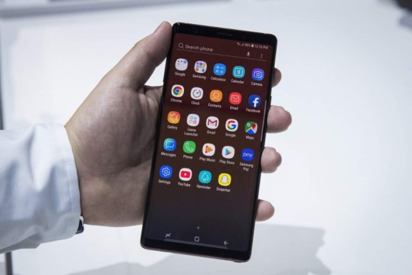 NEW YORK, NY - AUGUST 9: A Samsung employee displays the new Samsung Galaxy Note 9 smartphone during a product launch event at the Barclays Center, August 9, 2018 in the Brooklyn borough of New York City. The new smartphone will go on sale on August 24. Drew Angerer/Getty Images/AFP