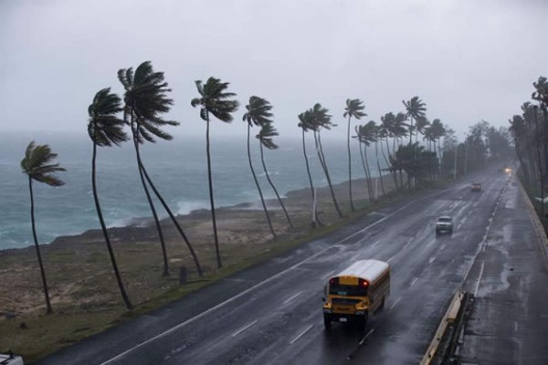 Ciclón amenaza con impactar Puerto Rico y República Dominicana como huracán   