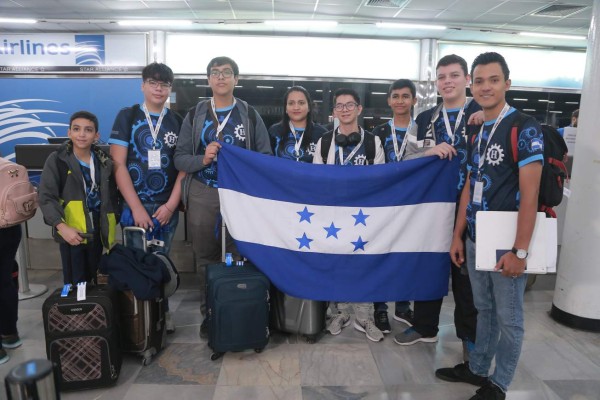 Jóvenes hondureños a concurso de robótica en Hungría