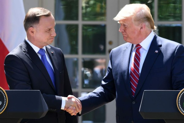Fuerte Trump: EEUU busca construir una base militar en Polonia