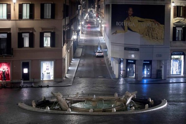 Italia cierra cines, teatros, bares y restaurantes