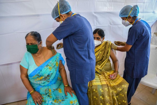 Centros falsos vacunaron con agua a miles de personas en la India