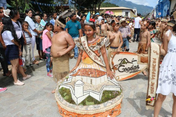 Escuelas de Honduras celebran el Día del Cacique Lempira