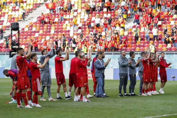 North Macedonia's players acknowledge supporters after the UEFA EURO 2020 Group C football match between Ukraine and North Macedonia at the National Arena in Bucharest on June 17, 2021. (Photo by Robert Ghement / POOL / AFP)